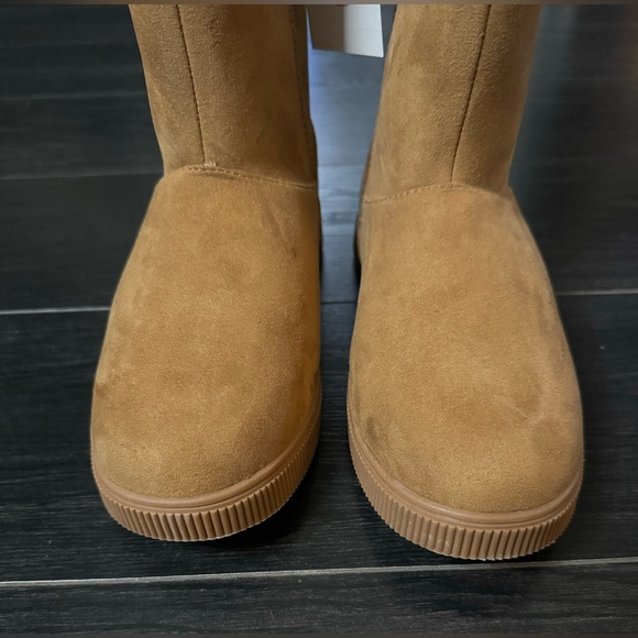 Cat & Jack Natalia Shearling Style Boots Cognac 4 - Picture 5 of 9